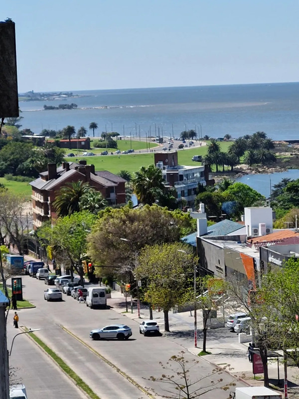  Alquiler Apartamento 1 Dormitorio Pocitos con balcón y garaje