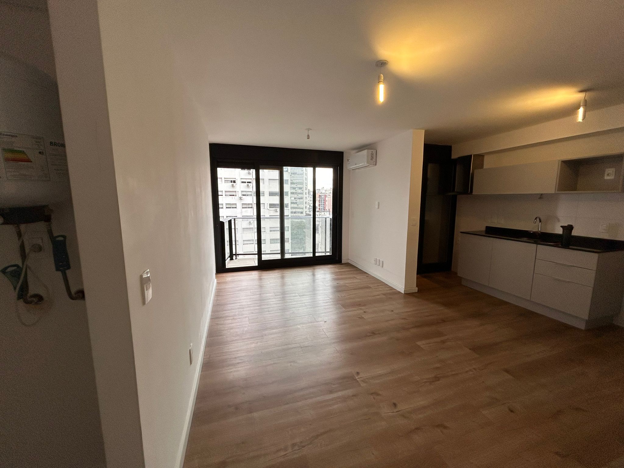  Alquiler Apartamento 2 Dormitorios Centro con Balcón