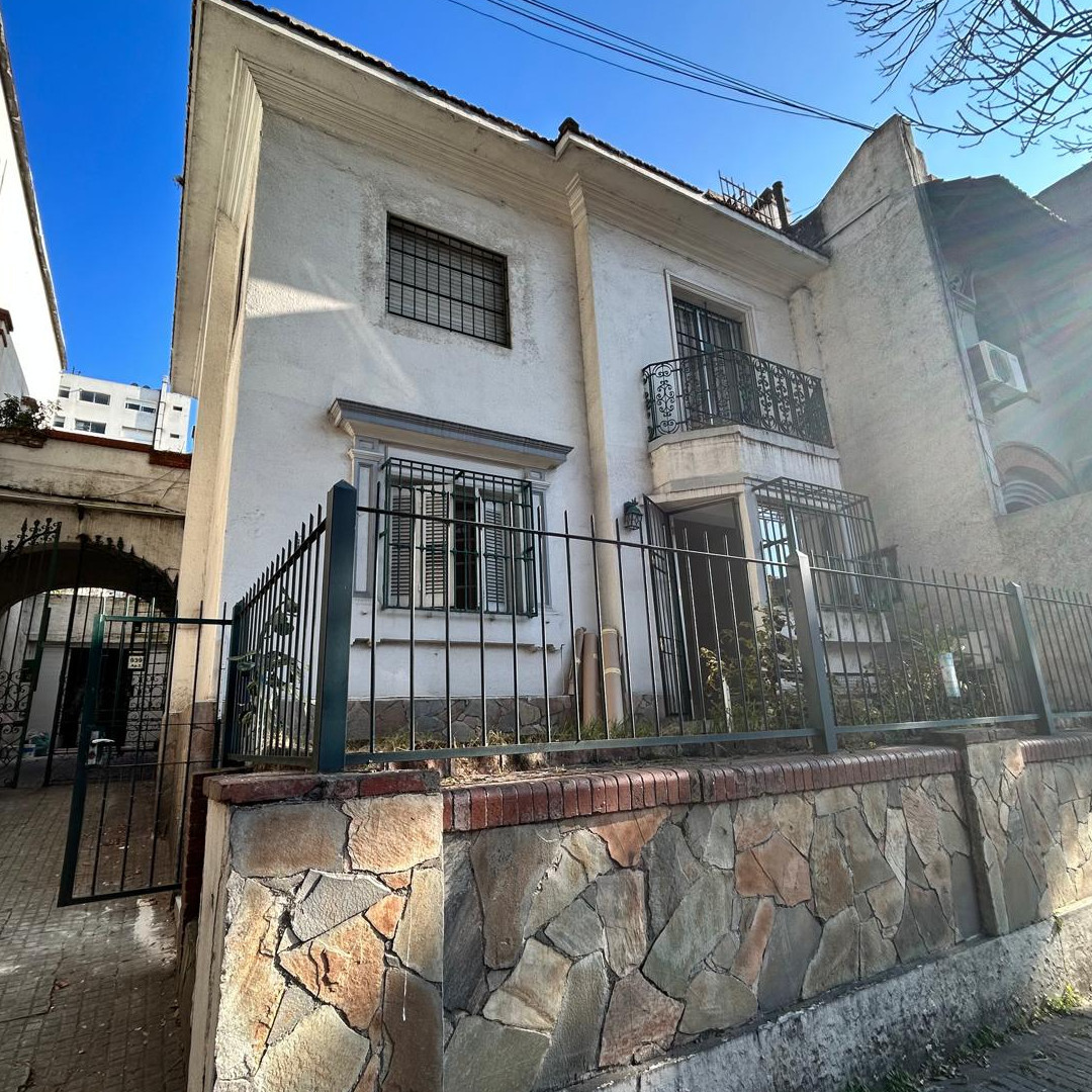  Alquiler Casa 3 Dormitorios Pocitos con Terraza y Parrillero