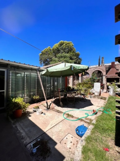  Terreno con 2 Casas y Galpón. Venta. 3 Dormitorios. Brazo Oriental. Patio con Parrillero