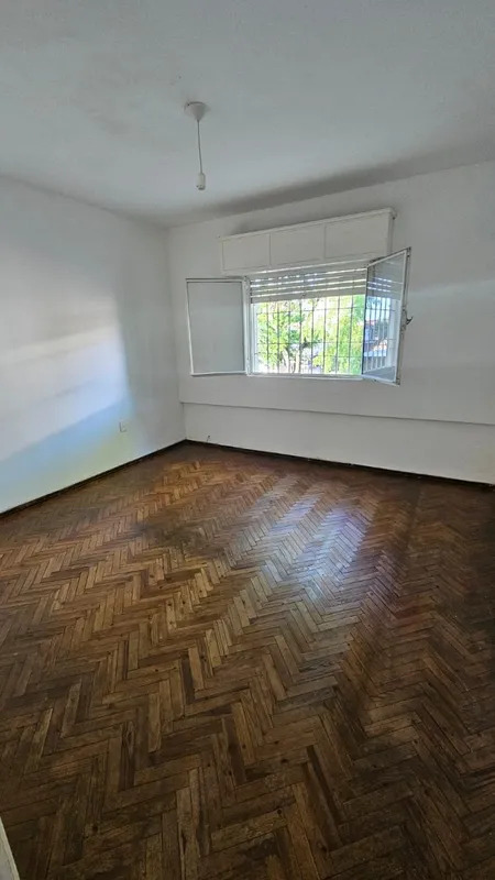  Alquiler Casa de altos 2 Dormitorios Mercado Modelo terraza