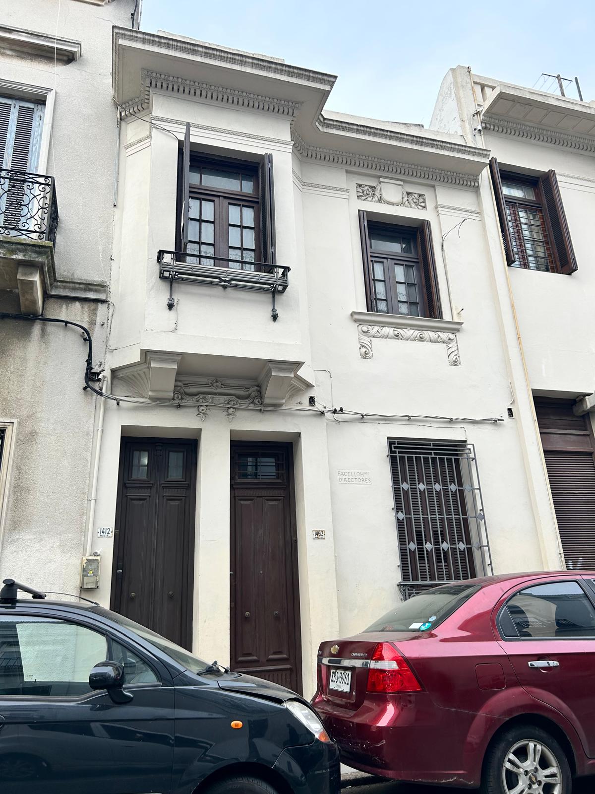  Venta Casa 2 Dormitorios Ciudad Vieja con Patio y Parrillero