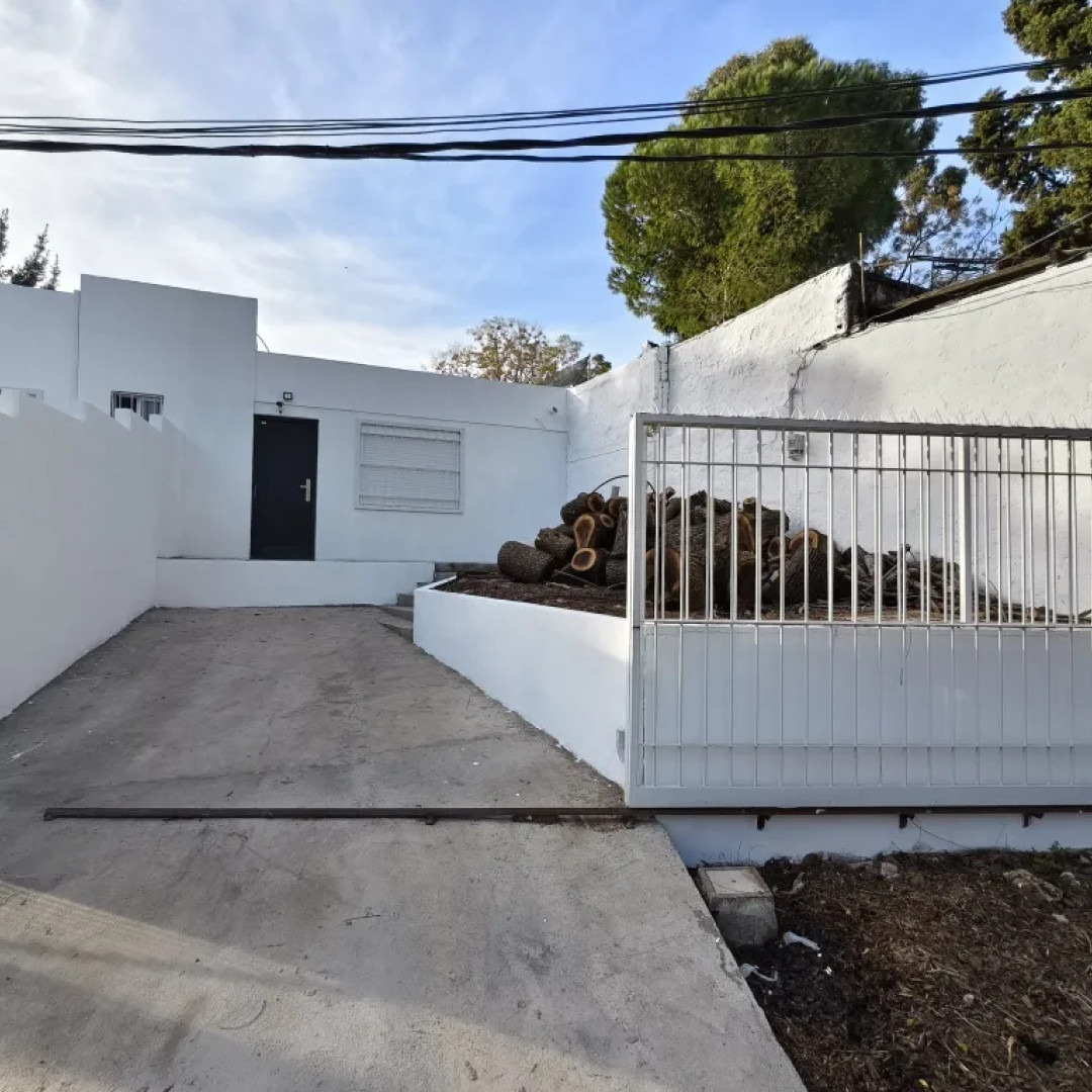  Alquiler Casa nueva 2 Dormitorios Beldevere Patio y Cochera