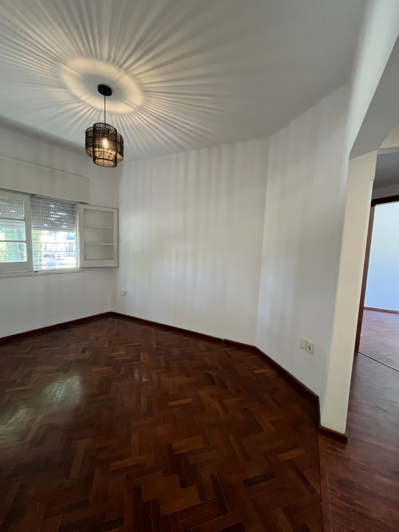  Alquiler Casa PH 4 Dormitorio Buceo con parrillero