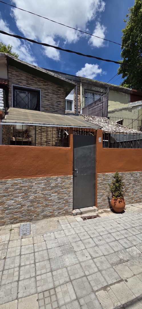  Venta Apartamento tipo Casa 2 Dormitorios Reducto con Patio