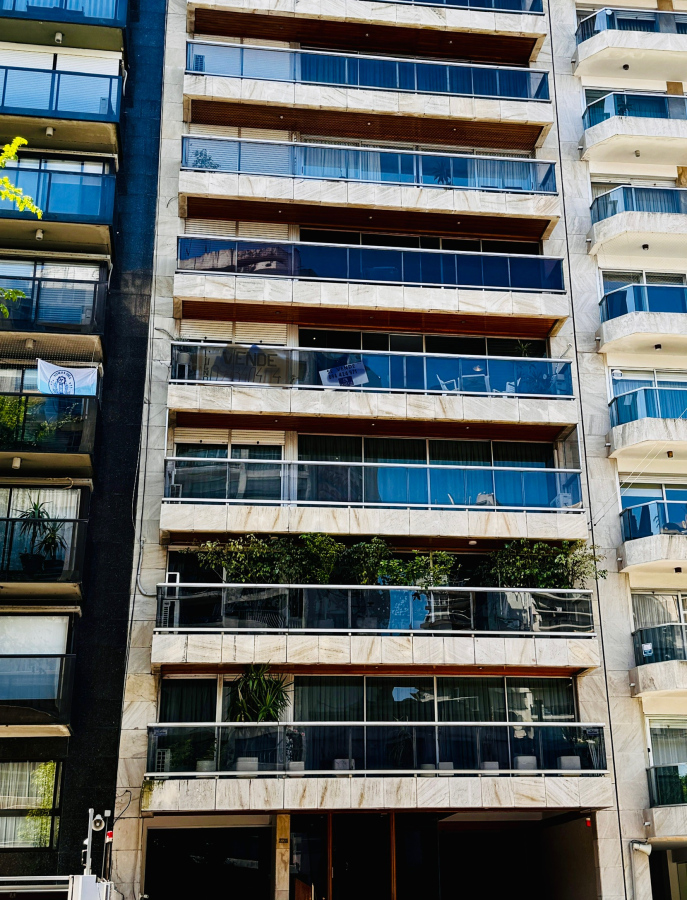  Apartamento 4 dormitorios Pocitos