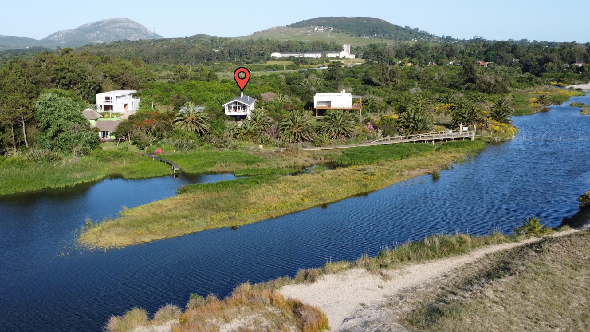  Tu refugio soñado en Balneario Las Flores, a pasos de la playa y con vista al mar