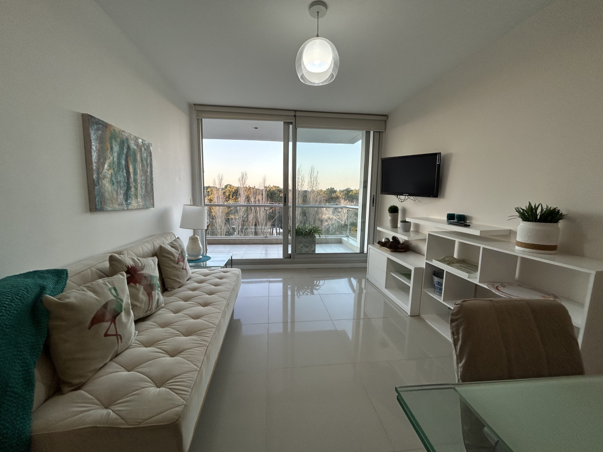  Venta de hermoso apartamento 2 dormitorios en una de las mejores zonas de Punta del Este