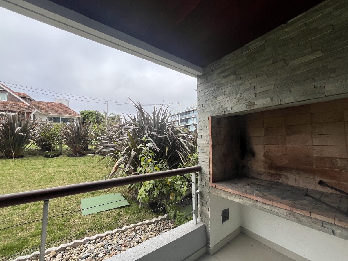  Oportunidad Apartamento en Venta Primera linea de la Mansa 2 dormitorios Isabel Pinares Punta del Este con Parrillero y Garaje