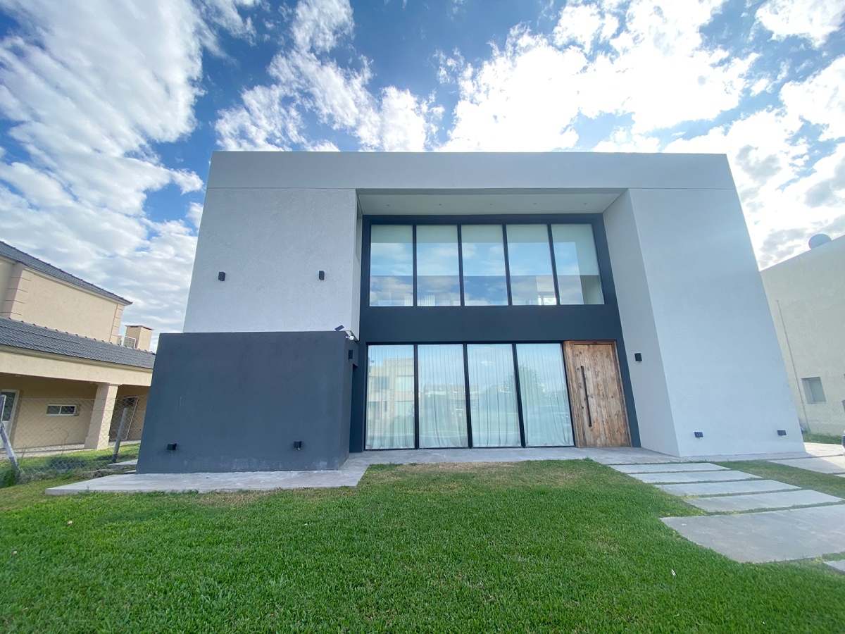  Casa en Venta en Haras Santa María - Barrio El Atardecer. 