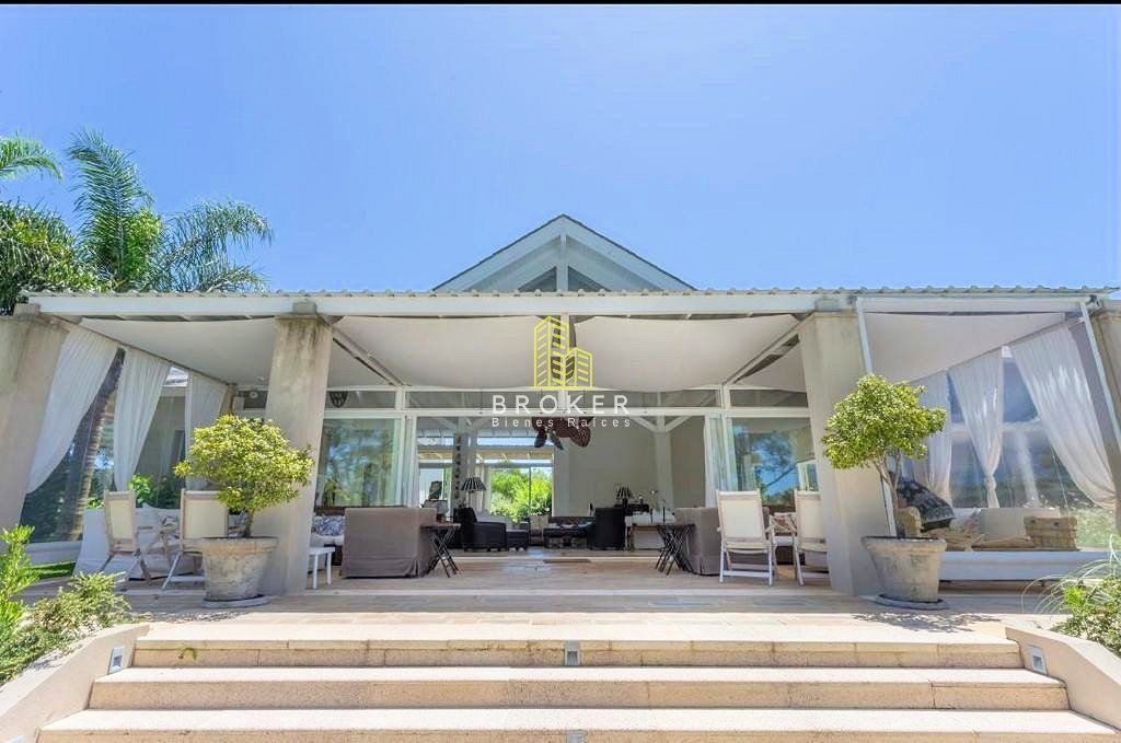  Venta De Icónica Casa de Lujo en la Barra, una casa de revista de gran nivel 