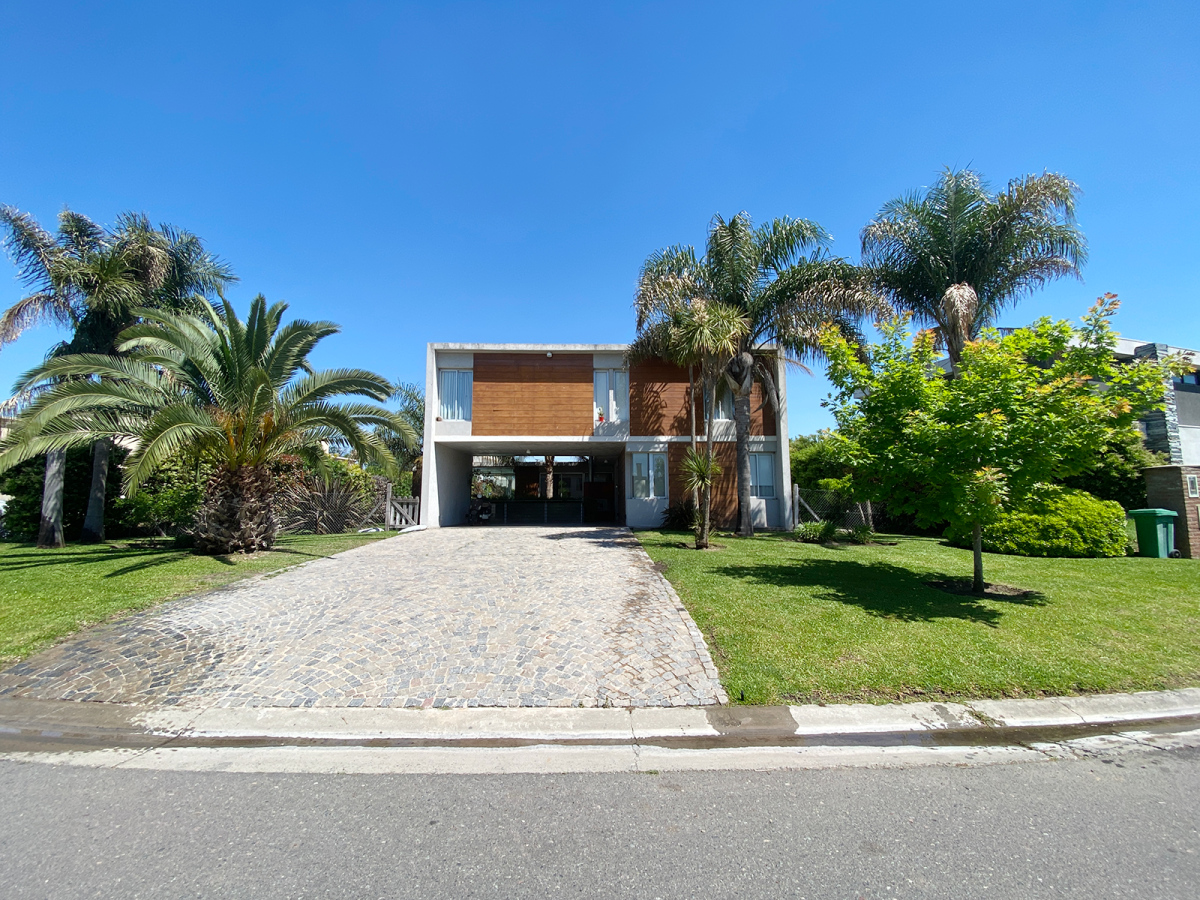  Casa en Venta en Haras Santa María - Barrio Los Robles