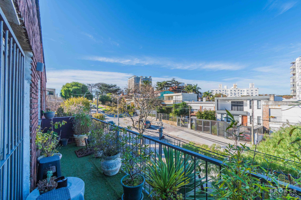  VENTA CASA MALVIN 4 DORMITORIOS PH DE ALTOS 