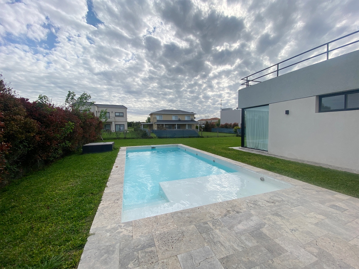  Casa en Venta en Haras Santa María - Barrio El Atardecer. 
