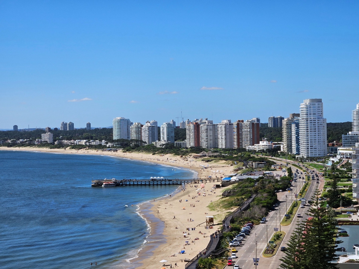  Venta. Departamento de 4 Dormitorios en Punta del Este, Uruguay.