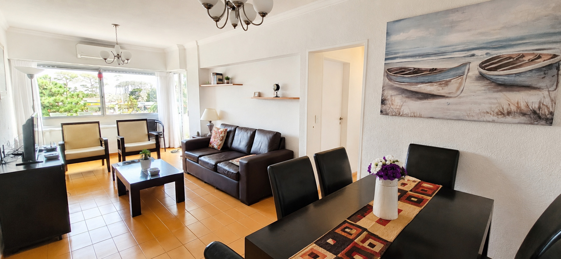  Venta de Apartamento de 2 dormitorios y 2 baños en Punta del Este.