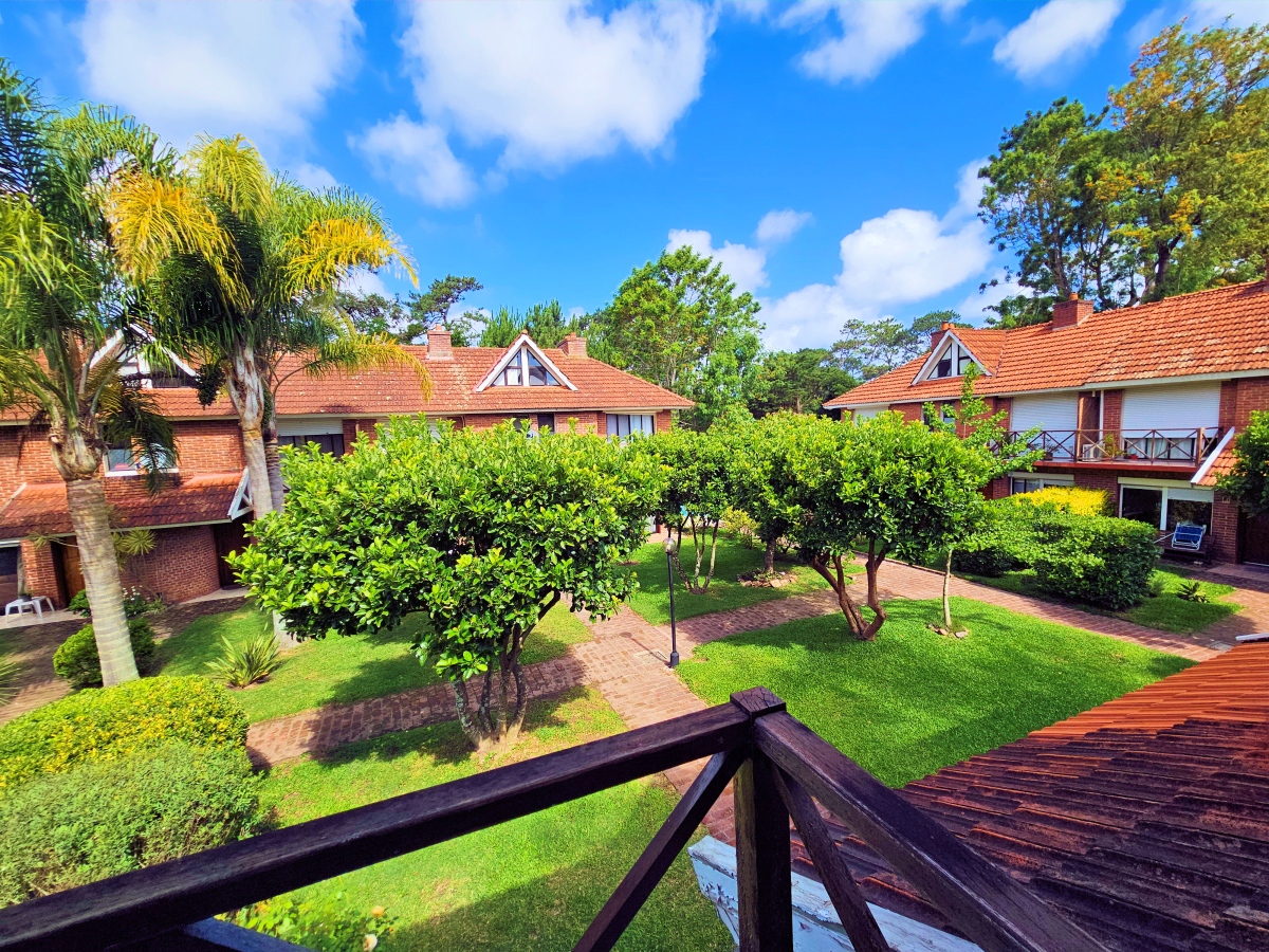  Casa de 2 dormitorios en Barrio Privado en zona Roosevelt, Punta del Este.