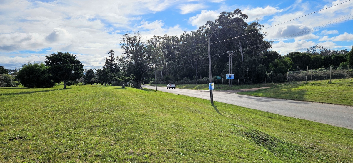  Venta de Terreno de 2723 m² en Punta del Este - Ideal desarrollo o emprendimiento comercial