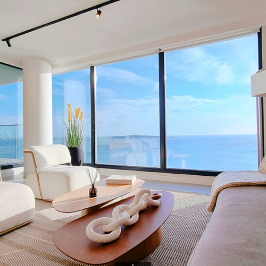   Tu Refugio en la Mansa: Elegancia y Confort a Pasos del Mar