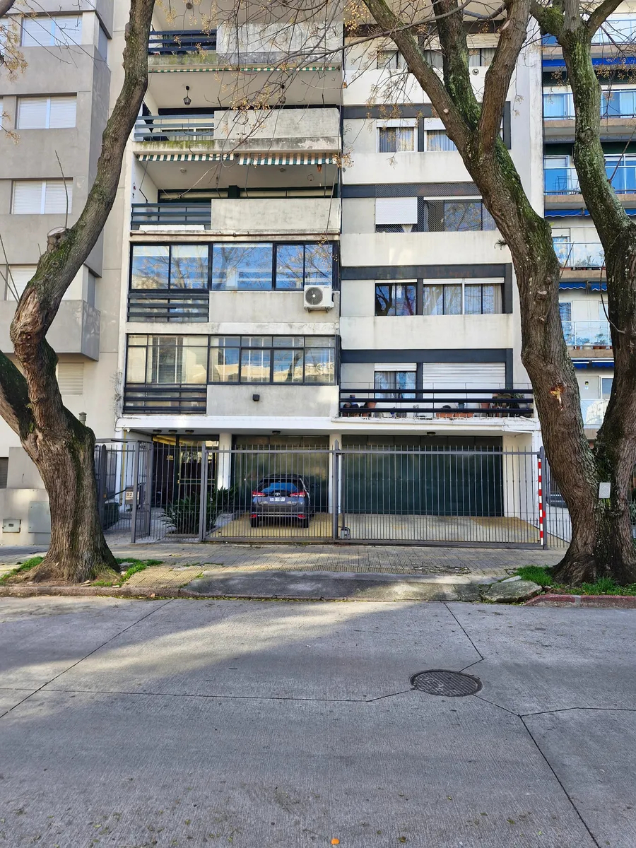  Vendo apartamento 3 dormitorios con cochera en Pocitos Nuevo 