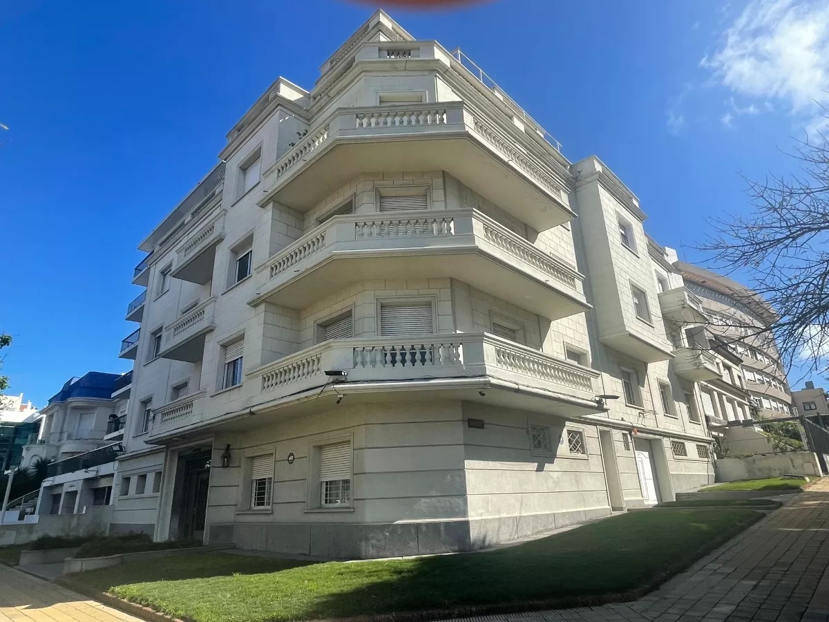  Venta apartamento 4 dormitorios Parque Batlle 