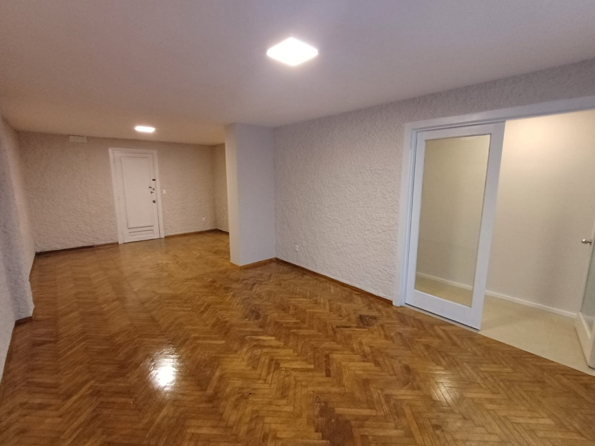  Apartamento 3 dormitorios, 2 baños, cochera a estrenar. Aguada