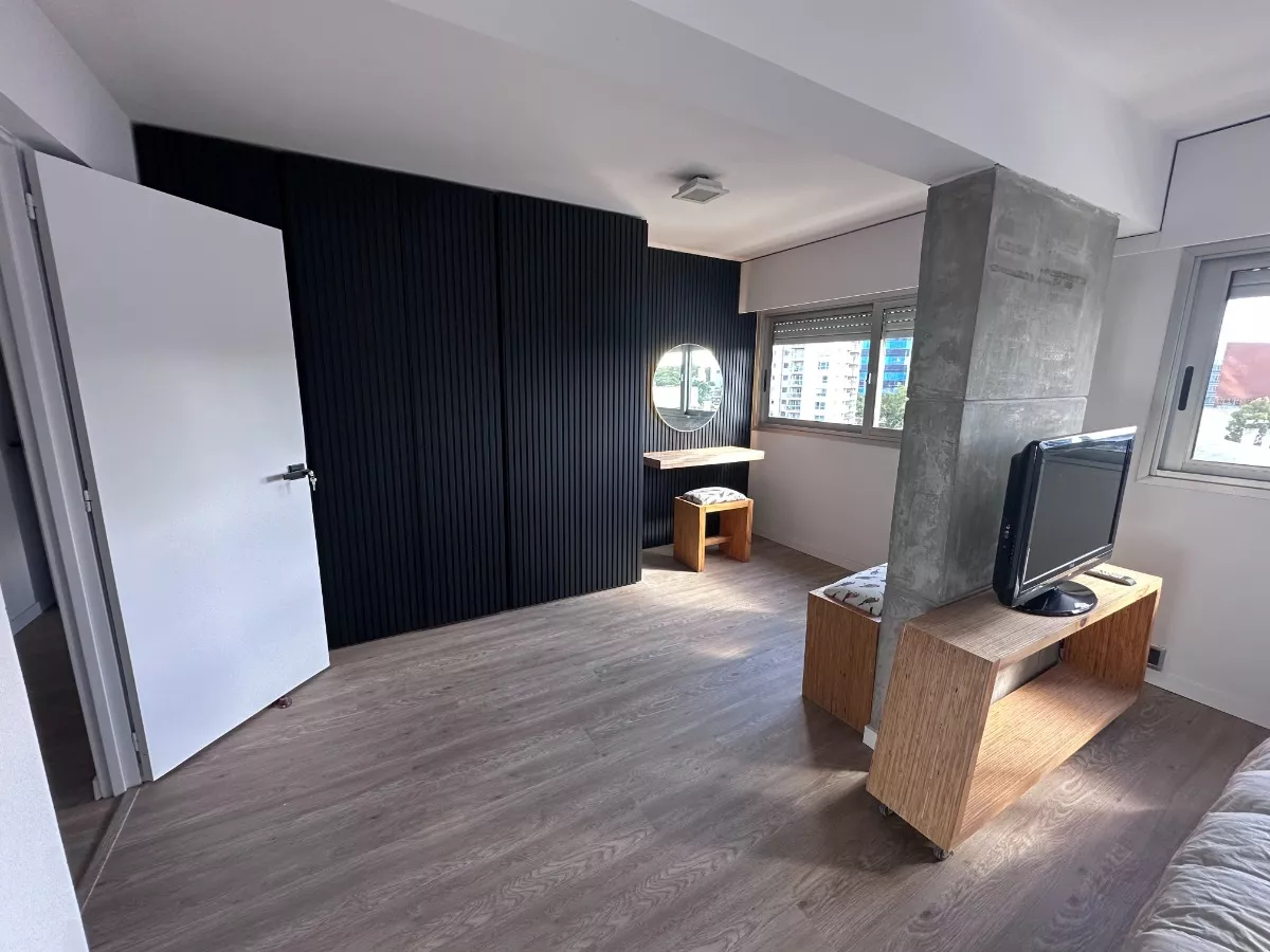  Alquilo apartamento 2 dormitorios en Puerto del Buceo amoblado con cochera!