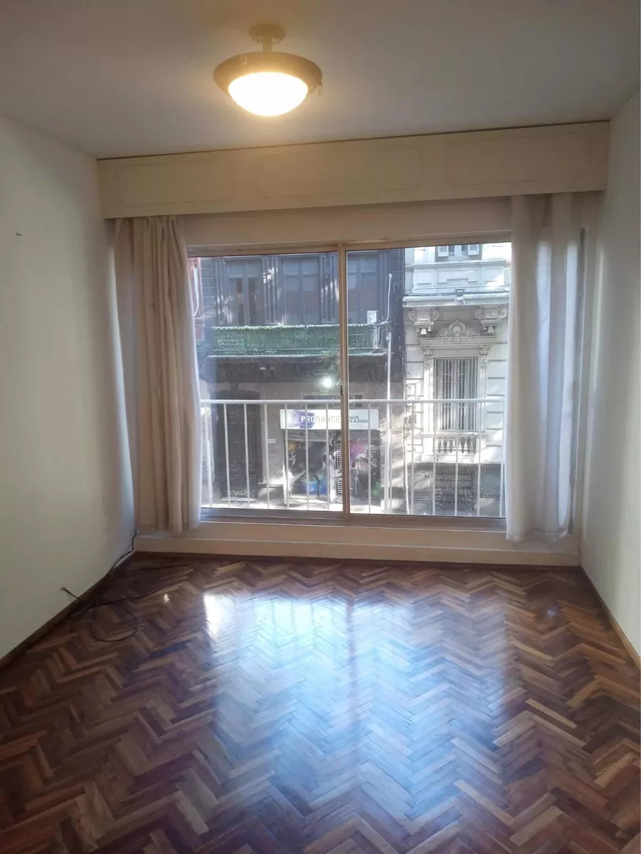  Alquilo apartamento, 2 dormitorios, 1 baño,  Barrio Centro