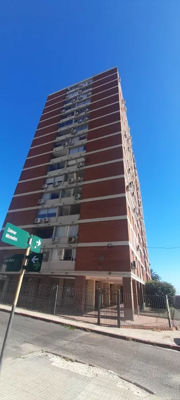  Vendo Apartamento, 2 Dormitorios, 1 Baños, Barrio Centro