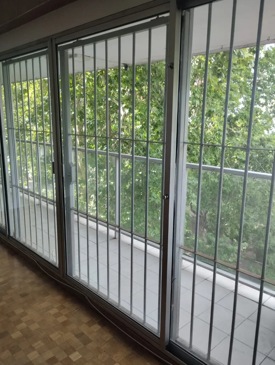  Vendo apartamento de 4 dormitorios en Punta Carretas con cochera