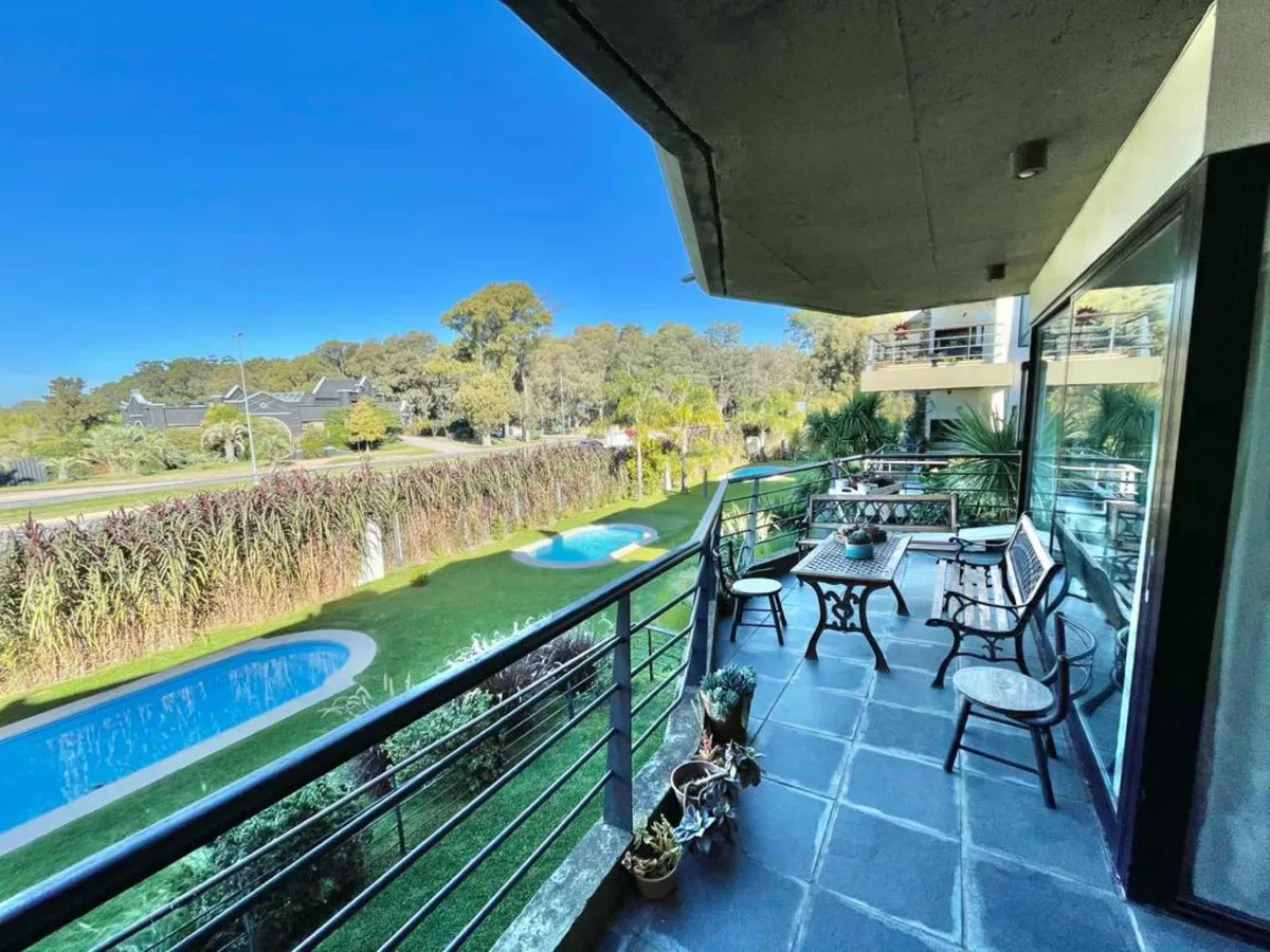  Vendo Apto de 2 dormitorios y  baños en Parque Miramar
