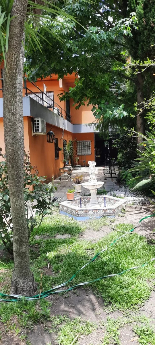  Vendo casa 8 dormitorios Pocitos