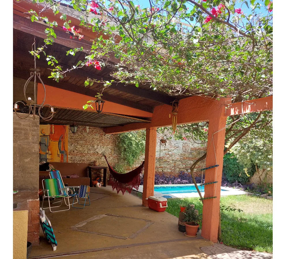  Vendo Casa, 3 Dormitorios, 2 Baños, Garage, Piscina,  Barrio Cordón Sur