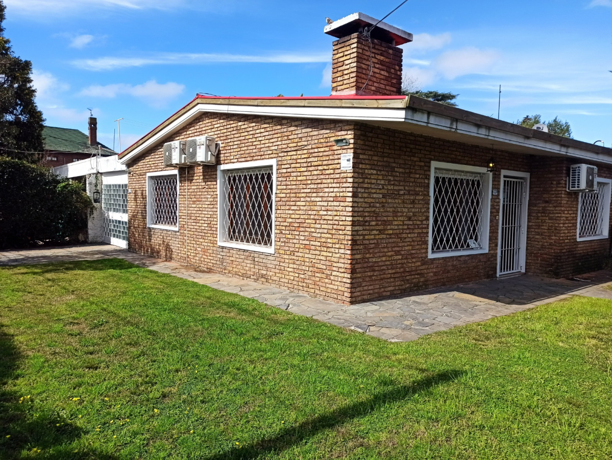  Alquiler casa Carrasco 3 dormitorios garage