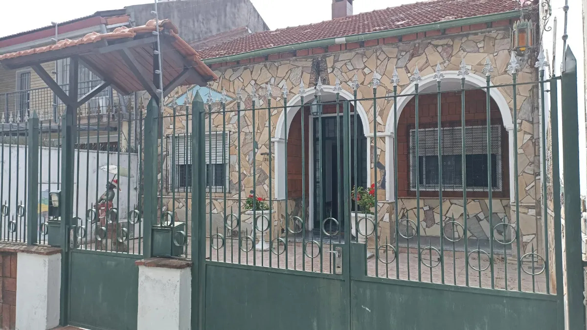  Alquiler Casa 3 Dormitorios, patio con Parrillero, Cochera, Jacinto Vera 