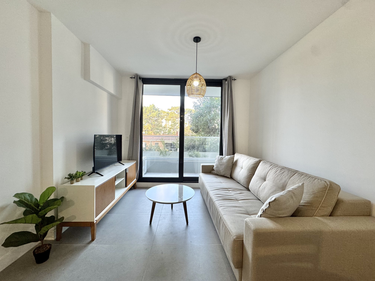  Departamento 1 dormitorio y medio en Torre Moderna, Punta del Este