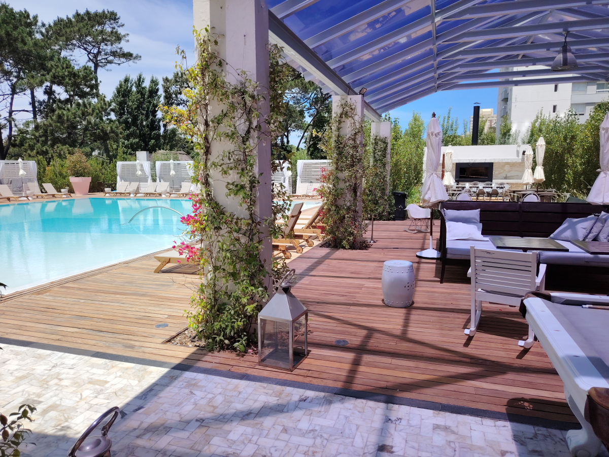  Venta apartamento un dormitorio y medio Punta del Este. Edificio Yoo