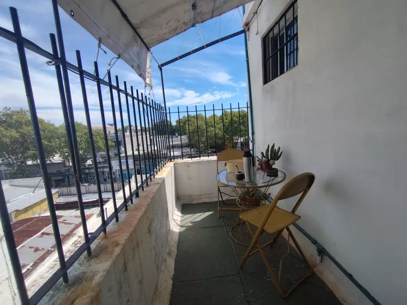  Vendo apto de un dormitorio, con terraza. Jacinto vera