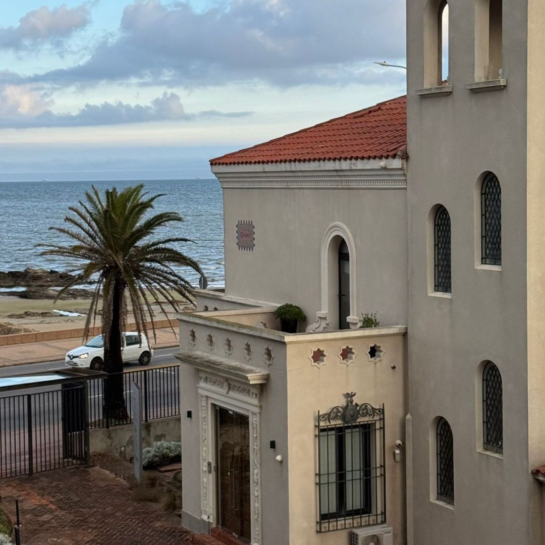  Venta Apartamento Exclusivo de dos dormitorios en Carrasco