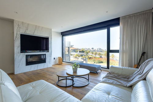  Venta Casa Tres Dormitorios Rambla De Punta Gorda con increíble vista y mucha luz