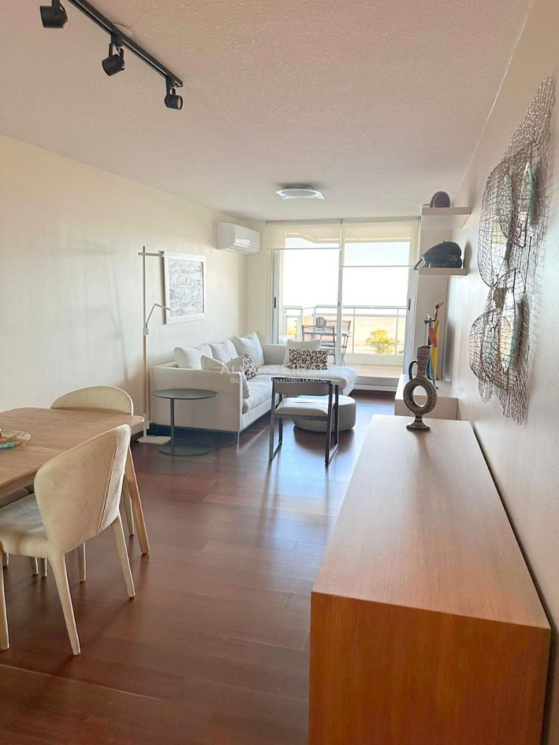  Venta apartamento de 3 dormitorios sobre rambla con espectacular vista al mar