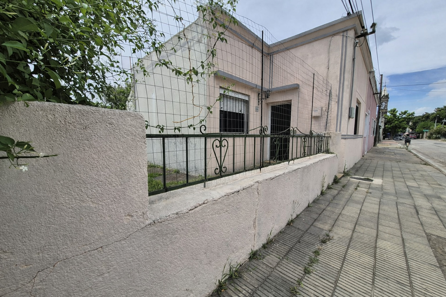  Venta casa 2 dormitorios - Patio - Frente - Parrillero - Santa Lucia - Canelones
