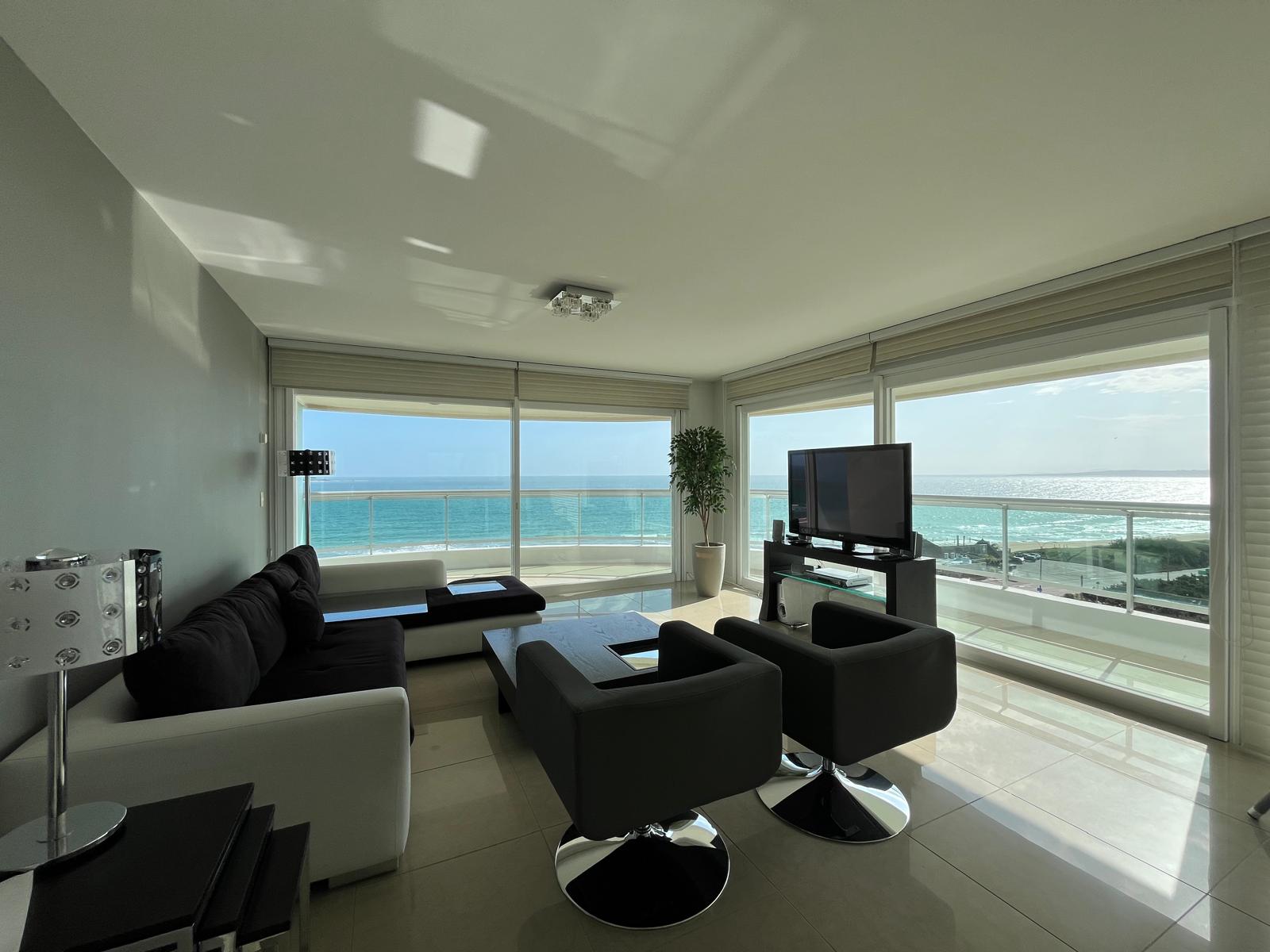  Venta Apartamento de 3 dormitorios playa mansa Punta del Este 