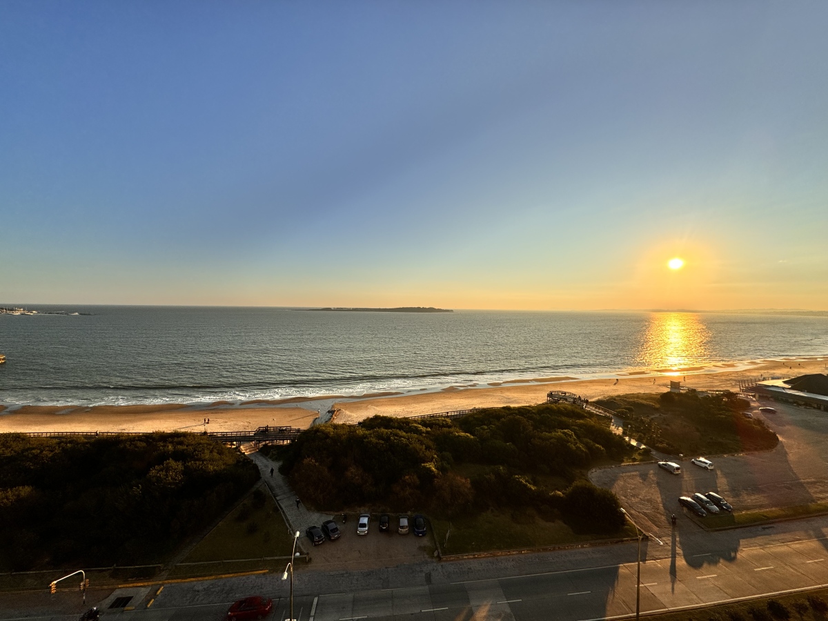  Apartamento en venta de 4 dormitorios en Playa Mansa, Punta del Este