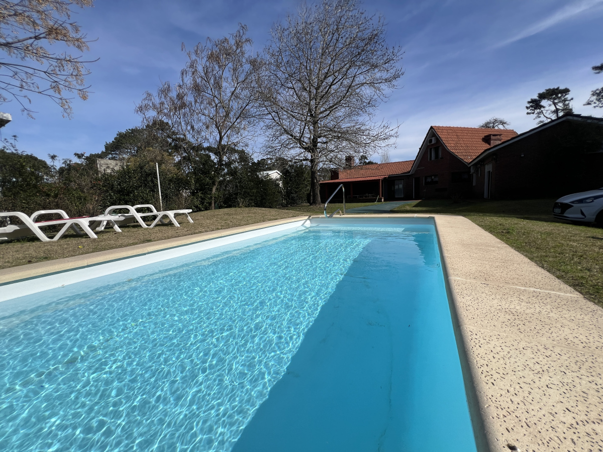  Casa 3 dormitorios y 2 baños en Barrio Marly - Punta del Este