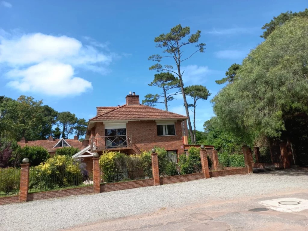  VENTA CASA EN COMPLEJO CON PISCINA PUNTA DEL ESTE
