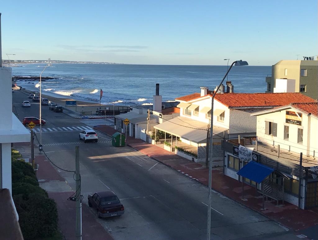  VENTA PUNTA DEL ESTE 2 DORMITORIOS CON VISTA AL MAR