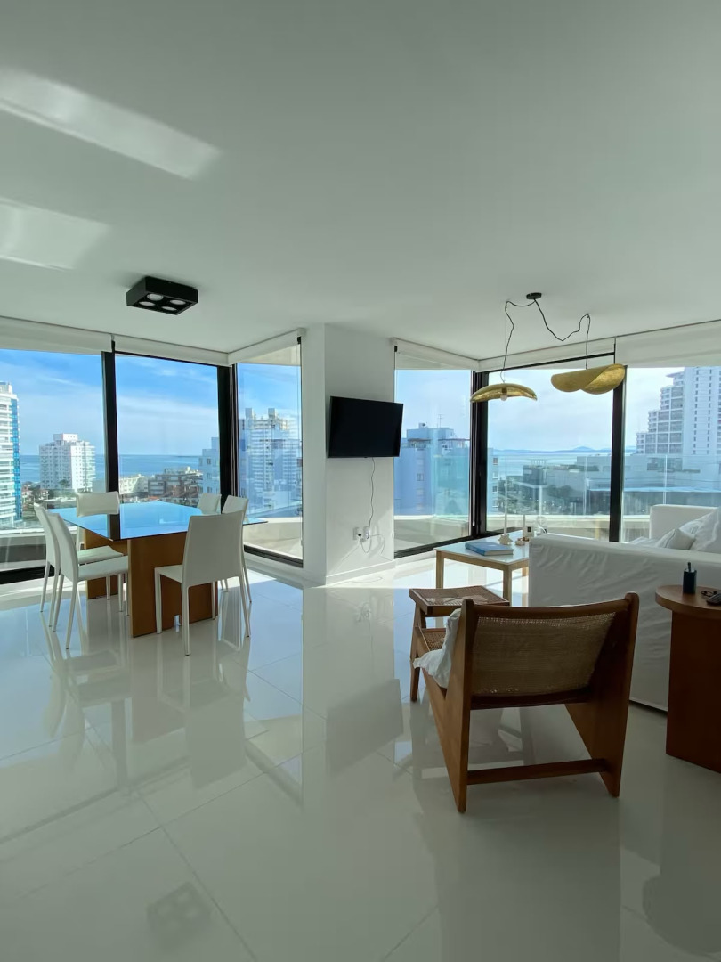 Alquiler anual 3 dormitorios en Punta del este con vista al mar
