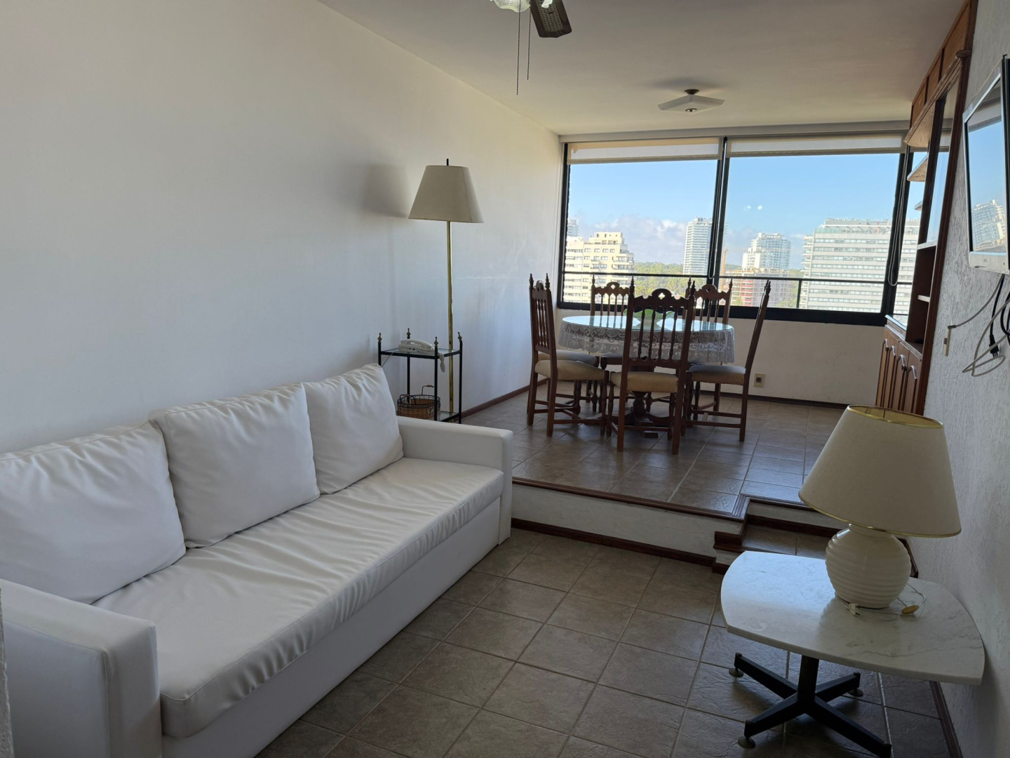  Apartamento en venta de 2 dormitorios en Punta del este con garaje OPORTUNIDAD