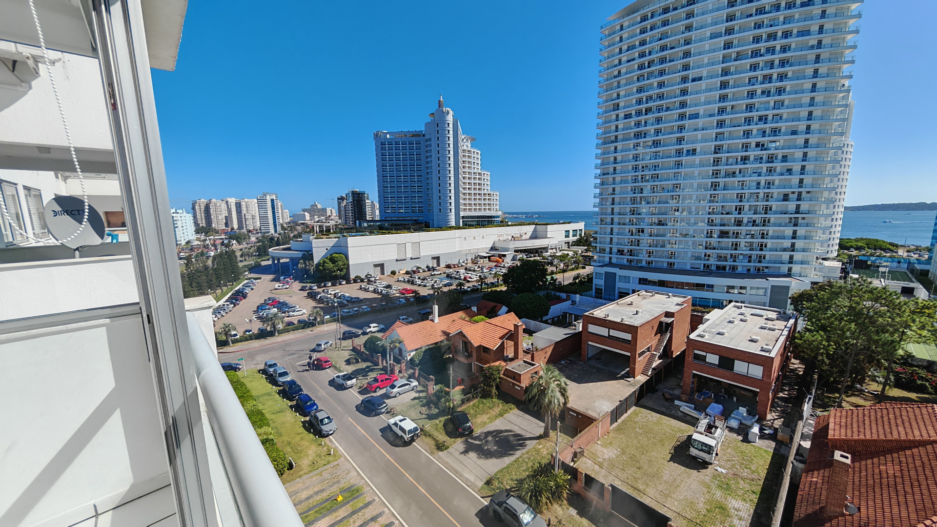  Apartamento en venta de 2 dormitorios en punta del este con vista al mar 